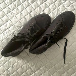 High top black canvas shoes NWT
